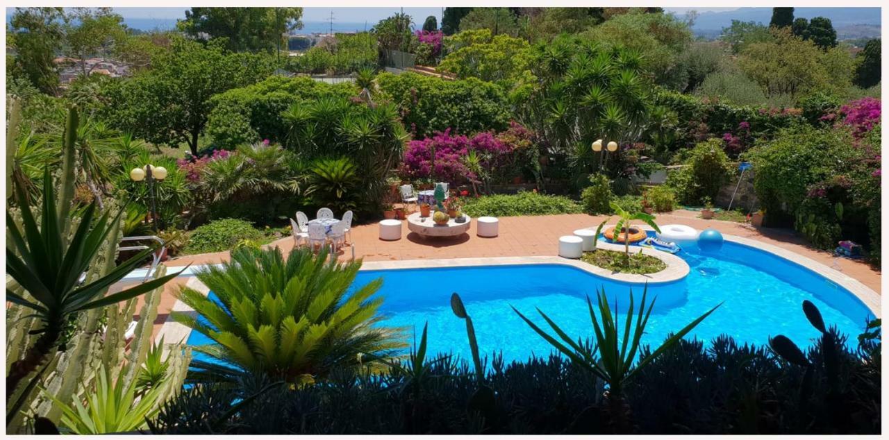 Villa Barbara Giardini Naxos Bagian luar foto