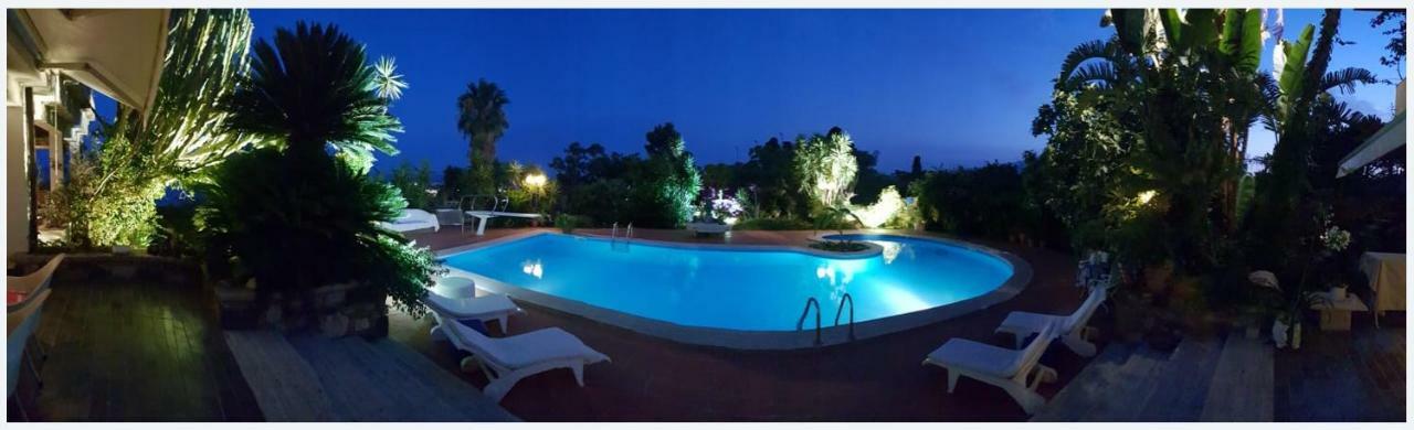 Villa Barbara Giardini Naxos Bagian luar foto