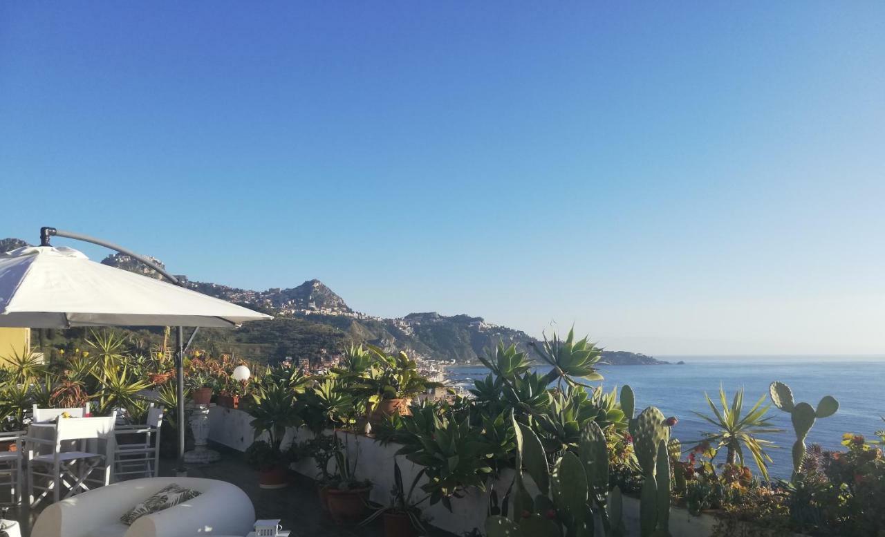 Villa Barbara Giardini Naxos Bagian luar foto