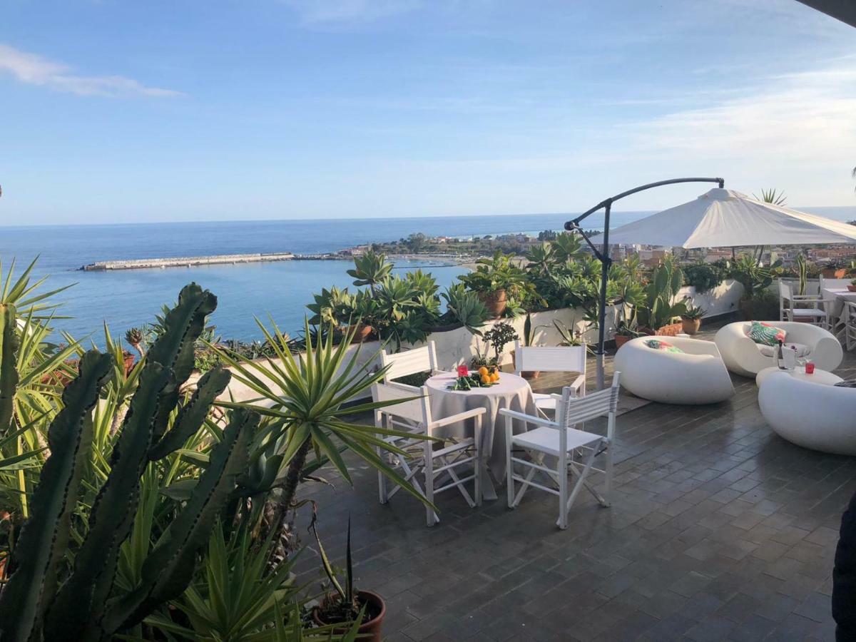 Villa Barbara Giardini Naxos Bagian luar foto